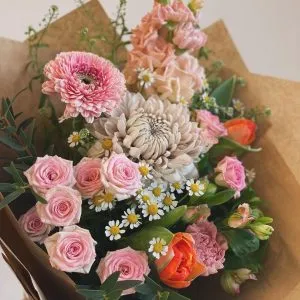 Hand tied bouquets | Pink flowers